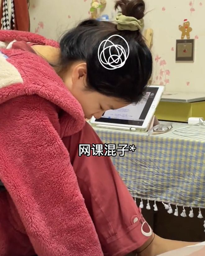 河南：女子在家躺平摆烂妈妈一天元气满满还练出了马甲线(图3)