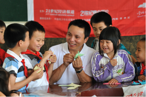 “游戏大王”让更多的孩子爱上体育——记浙江省玉环市坎门海都小学体育教师叶海辉(图2)